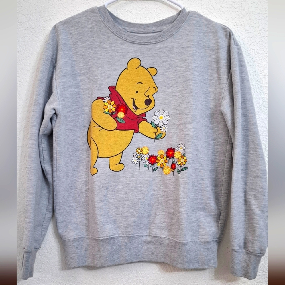 Disney (Sz. XS) Winnie the Pooh. Embroidered Gray Pullover Sweater.EUC